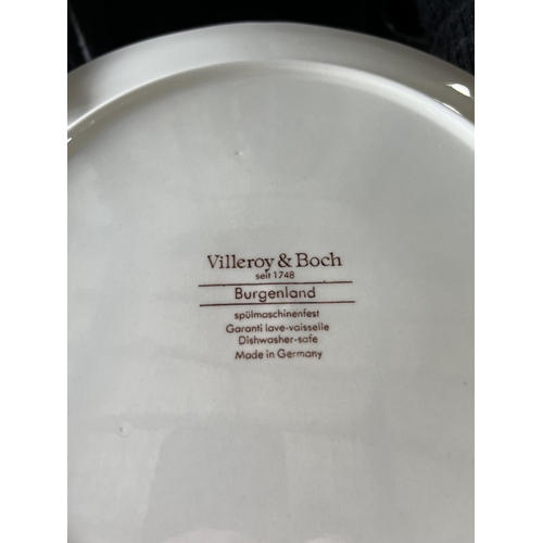 10 - Extensive Villeroy & Boch Burgenland pattern service, approx 17cm H & shorter, approx 11 dinner plat... 