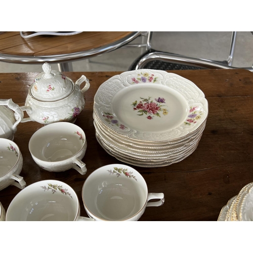 28 - Extensive Rosenthal porcelain part service, comprising tea pot, coffee pots, platters, side plates, ... 