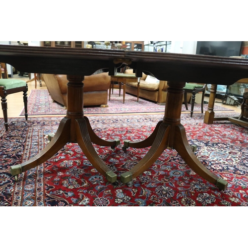 285 - Regency revival quality twin pedestal extension dining table with two extra leaves, wood appears to ... 