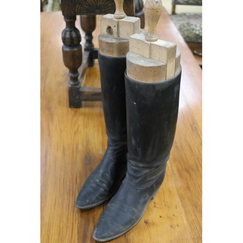 98 - Pair of antique French leather boots with wooden stretchers, each approx 54cm H (2)