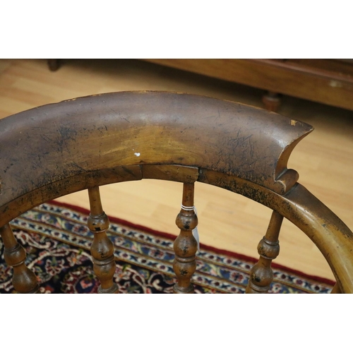 356 - Antique English spindle back horse shoe shape country arm chair