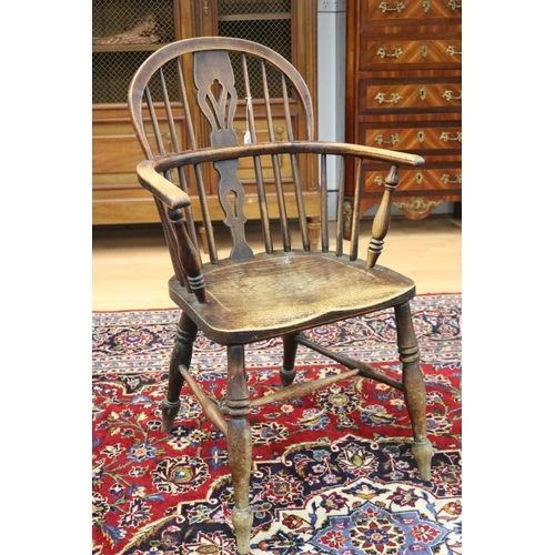 376 - Antique early 19th century English Windsor hoop back country armchair in ash and elm