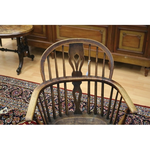 376 - Antique early 19th century English Windsor hoop back country armchair in ash and elm