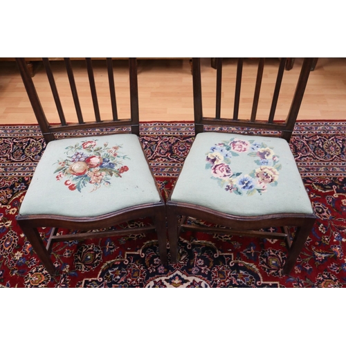 500 - Pair of antique English George III serpentine front dining chairs, drop in seats (2)