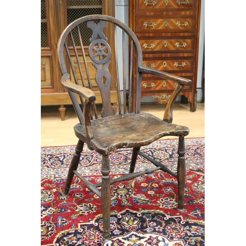 501 - Antique English elm wheel back Windsor country armchair