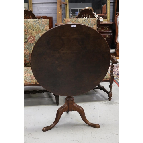 323 - Antique English George III tilt top table, replacement latch, approx 71cm H x 82cm Dia