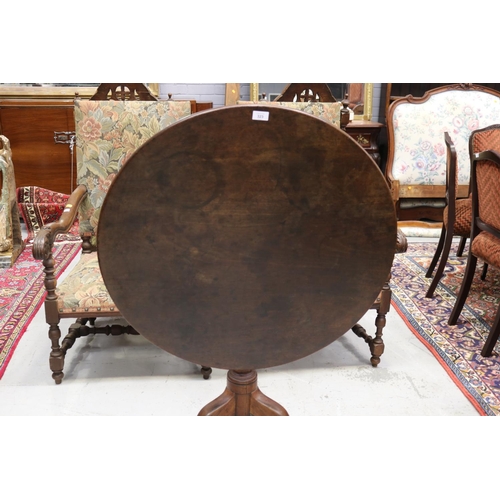 323 - Antique English George III tilt top table, replacement latch, approx 71cm H x 82cm Dia