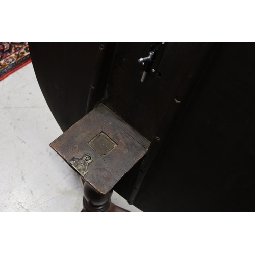 323 - Antique English George III tilt top table, replacement latch, approx 71cm H x 82cm Dia