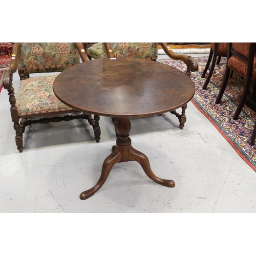 323 - Antique English George III tilt top table, replacement latch, approx 71cm H x 82cm Dia