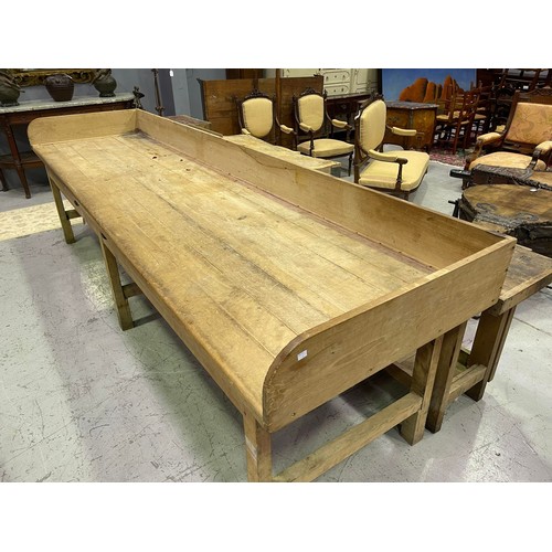 130 - Very rare large and long French splash back florist table, standing on six square legs, constructed ... 