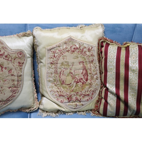519 - Three decorative cushions (3)
