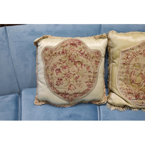 519 - Three decorative cushions (3)