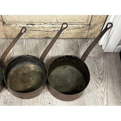1105 - Six antique French copper and iron handled saucepans, approx 50cm L and shorter (6)