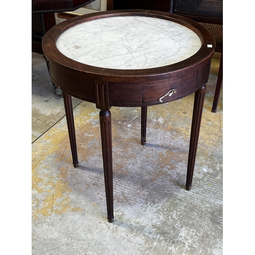 1355 - Antique French marble inset topped briolette table in the Louis XVI style, turned fluted legs. Fitte... 