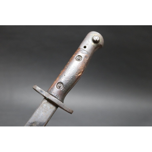 30 - Australian pattern 1907 bayonet and scabbard, with oil hole (Kiesling 319). A good example in reason... 