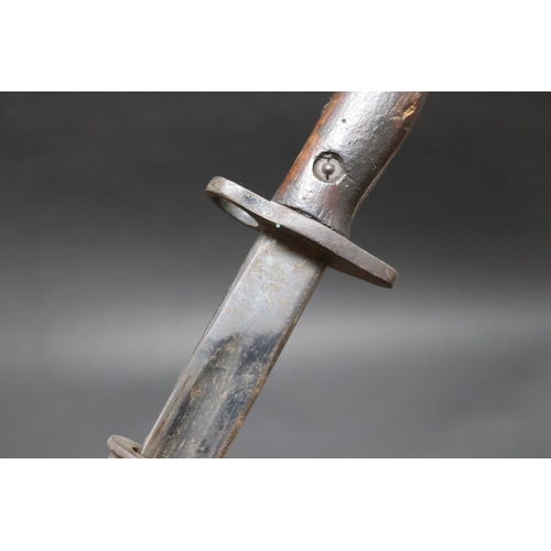 30 - Australian pattern 1907 bayonet and scabbard, with oil hole (Kiesling 319). A good example in reason... 