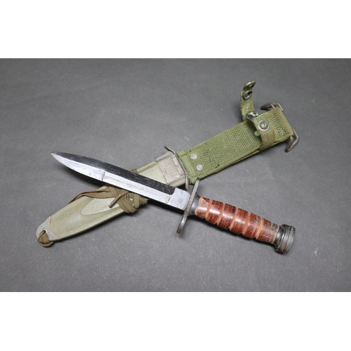 41 - U.S.A. M4 knife bayonet with scabbard (Kiesling 22). Blade marked Kiffe Japan. An excellent example ... 