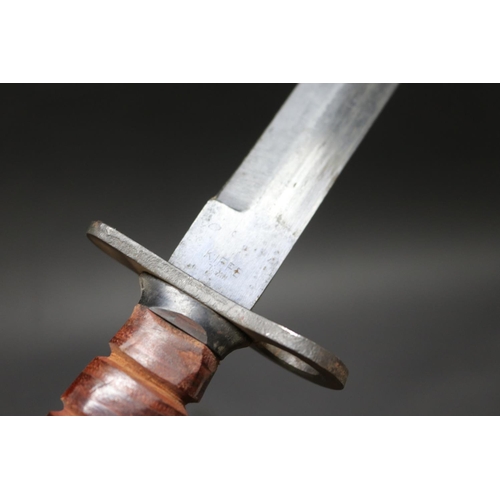 41 - U.S.A. M4 knife bayonet with scabbard (Kiesling 22). Blade marked Kiffe Japan. An excellent example ... 