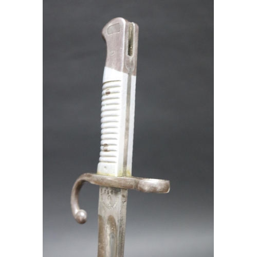 46 - Argentinian Model 1891 bayonet and scabbard (Kiesling 289). An excellent example in very good condit... 