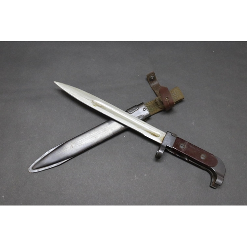 60 - Russian Bayonet for the AK47 assault rifle with scabbard (Kiesling 517). An excellent example in exc... 