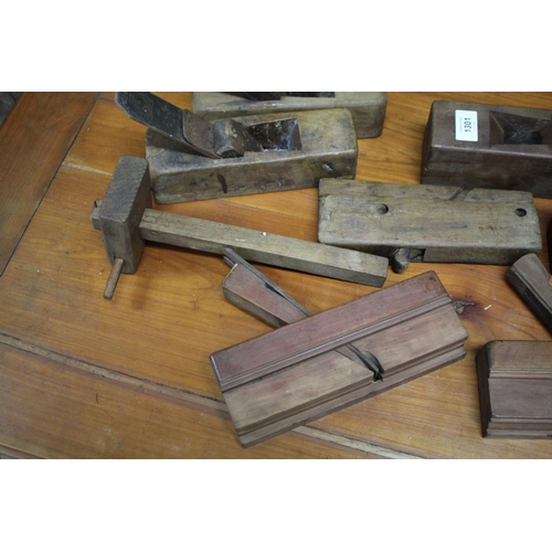 83 - Set of wooden hand planes, approx 22cm L and smaller
