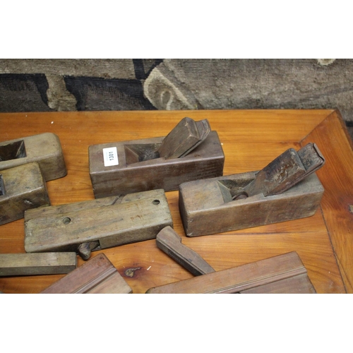 83 - Set of wooden hand planes, approx 22cm L and smaller