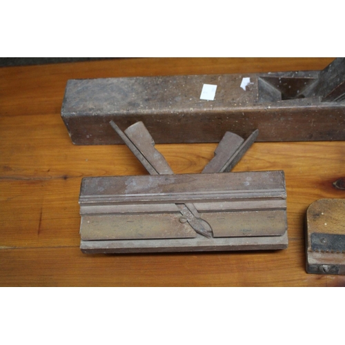 283 - Various antique French wooden hand planes, approx 60cm L and shorter