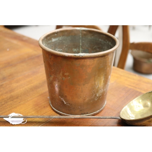 75 - Antique French copper pot and ladle, pot approx 15cm H x 17cm Dia (2)