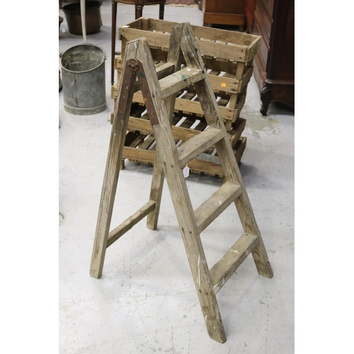 115 - Old well used wooden stepladder, approx 94cm H