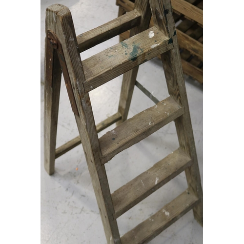 115 - Old well used wooden stepladder, approx 94cm H