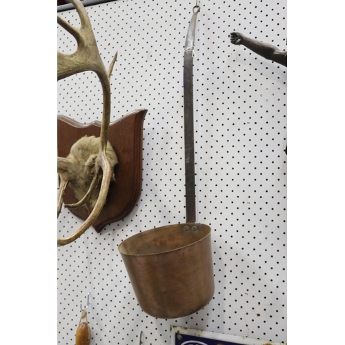 392 - Long handled copper ladle, approx 70cm L