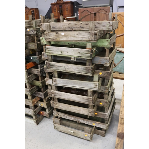 402 - Sixteen French wooden drying / produce racks, each approx 17cm H x 75cm W x 51cm D (16)