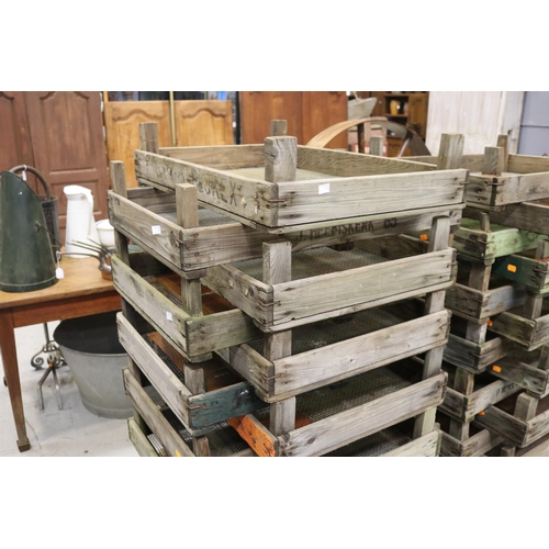 403 - Seventeen French wooden drying / produce racks, each approx 17cm H x 75cm W x 51cm D (17)
