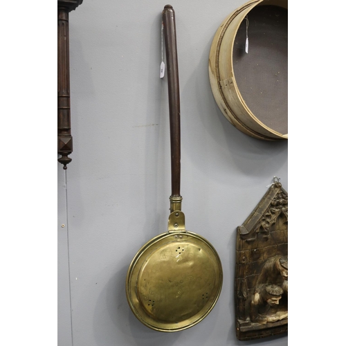 39 - Antique English brass bed warming pan, approx 90cm L