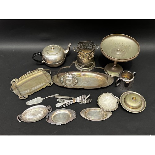 118 - Assortment of silver plate, approx 20cm H and shorter