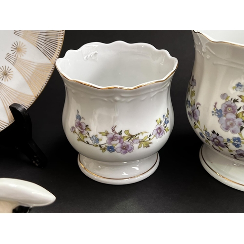 163 - A group lot of porcelain, approx 25cm H and shorter