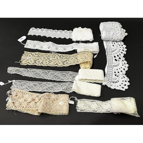 212 - Assortment of a lace edging (No measurements for this lot) (8)