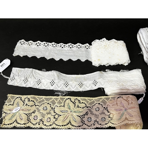 212 - Assortment of a lace edging (No measurements for this lot) (8)