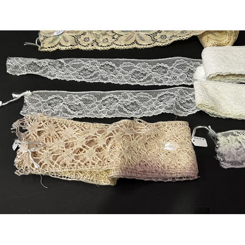 212 - Assortment of a lace edging (No measurements for this lot) (8)