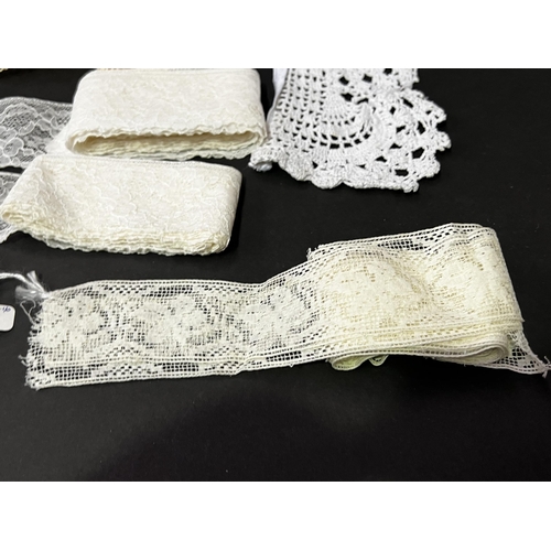 212 - Assortment of a lace edging (No measurements for this lot) (8)