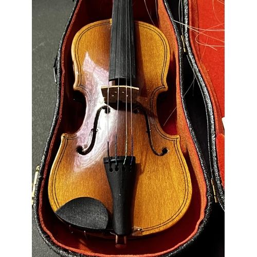 42 - Cased miniature violin and a harp, approx 28cm L and smaller