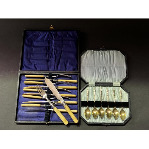 51 - Cased set of teaspoons and fish knives and forks (2)