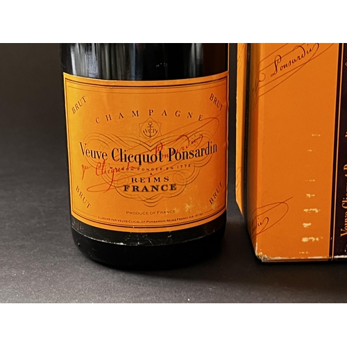 64 - Boxed Bottle Veuve Cliquot ponsardin Champagne
