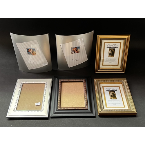 168 - Assortemnt of frames, approx 20cm x 26cm and smaller
