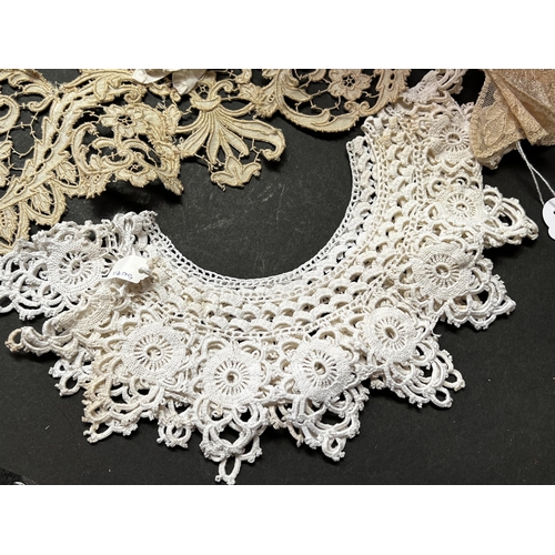 196 - Antique and vintage lace collars etc (No measurements for this lot)