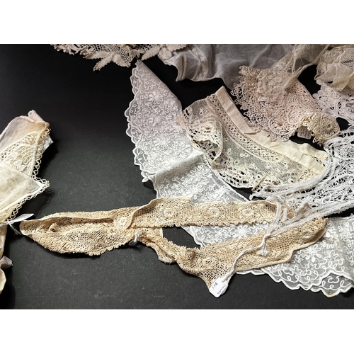 197 - Antique and vintage lace collars cuffs etc (No measurements for this lot)