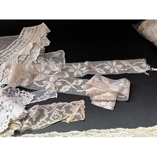 199 - Antique and vintage lace collars etc (No measurements for this lot)