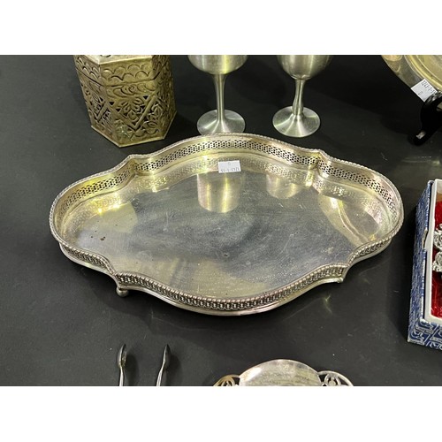 287 - Assortment of silver plate to include an Elkington sugar nip, approx 33cm W and smaller