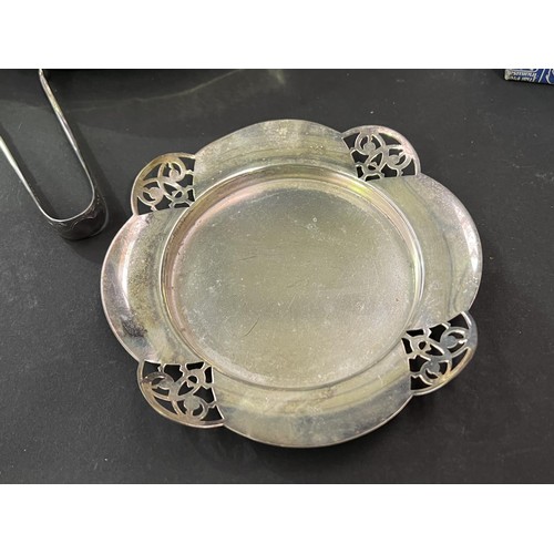 287 - Assortment of silver plate to include an Elkington sugar nip, approx 33cm W and smaller