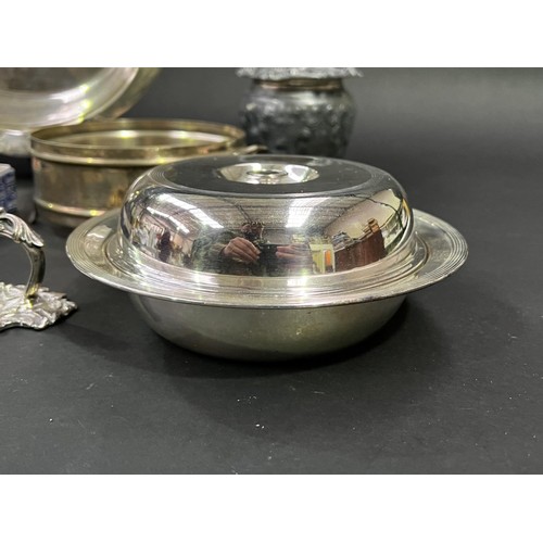 287 - Assortment of silver plate to include an Elkington sugar nip, approx 33cm W and smaller